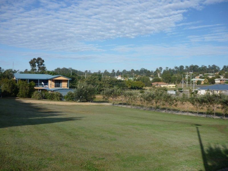 8 BOWLERS Drive, Southside QLD 4570