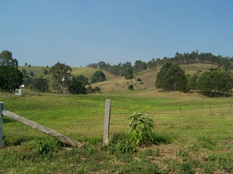 12 Highfield Road, Chatsworth QLD 4570