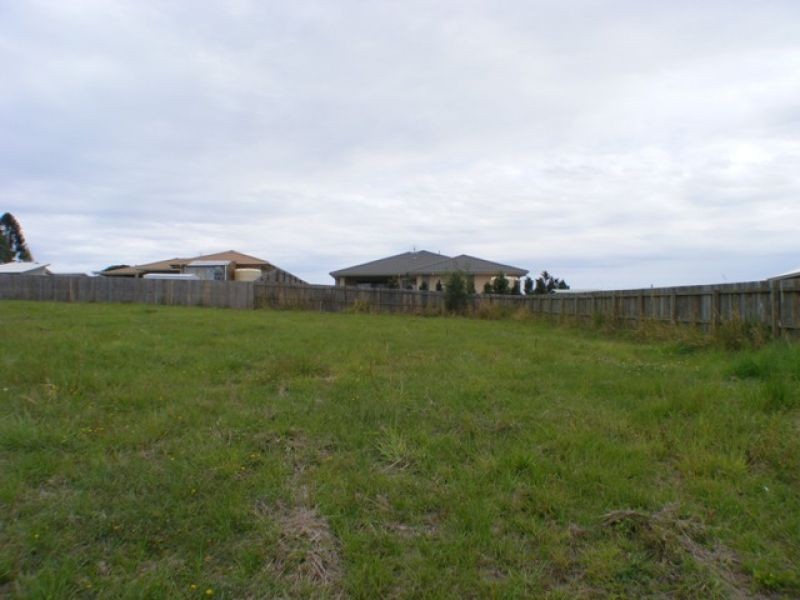 14 Principal Place, Jones Hill QLD 4570
