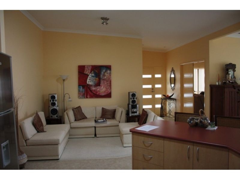 7 Suncrest Court, Southside QLD 4570