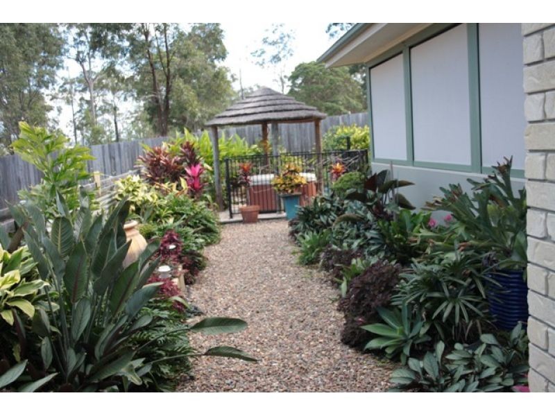 7 Suncrest Court, Southside QLD 4570