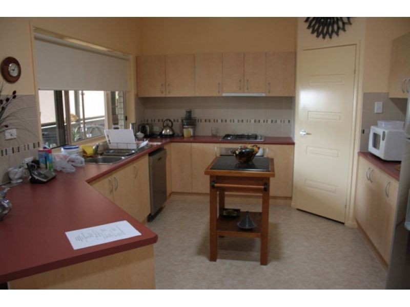 7 Suncrest Court, Southside QLD 4570