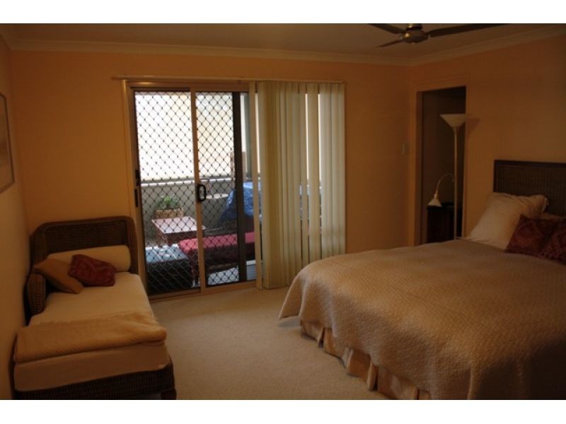 7 Suncrest Court, Southside QLD 4570