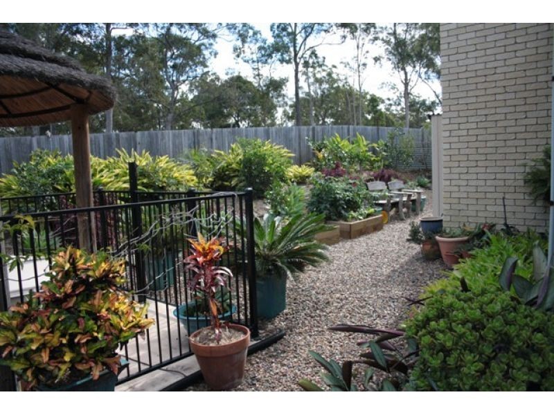 7 Suncrest Court, Southside QLD 4570
