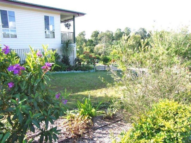 4 Farmborough Court, Southside QLD 4570