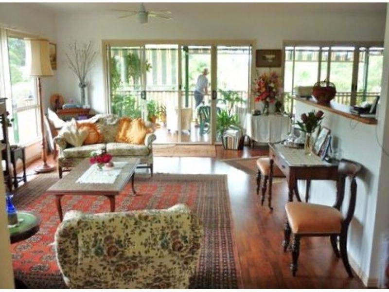 4 Farmborough Court, Southside QLD 4570