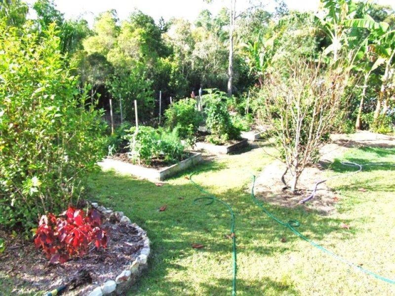 4 Farmborough Court, Southside QLD 4570