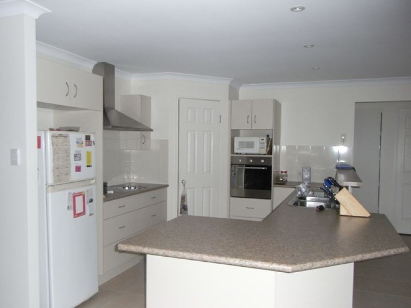 4 Oxley Court, Southside QLD 4570