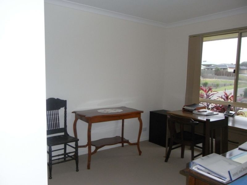 4 Oxley Court, Southside QLD 4570