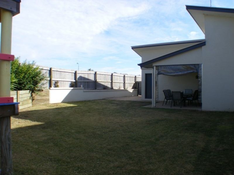 3 Hilltop Avenue, Southside QLD 4570