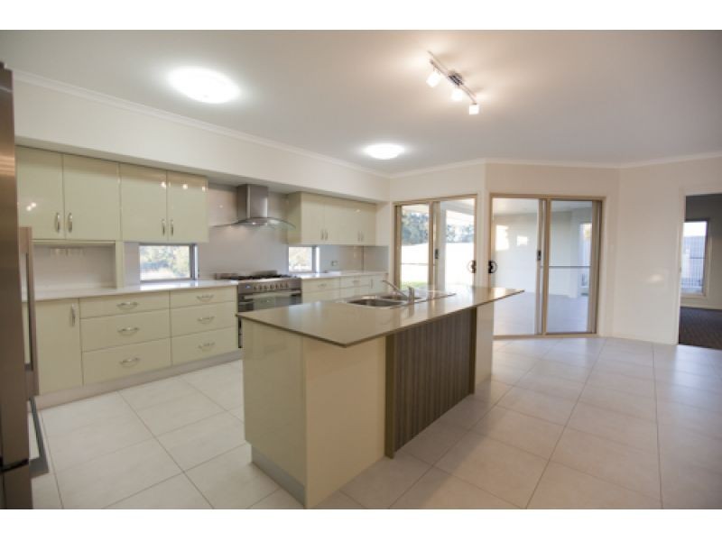 32 Directors Circuit, Jones Hill QLD 4570