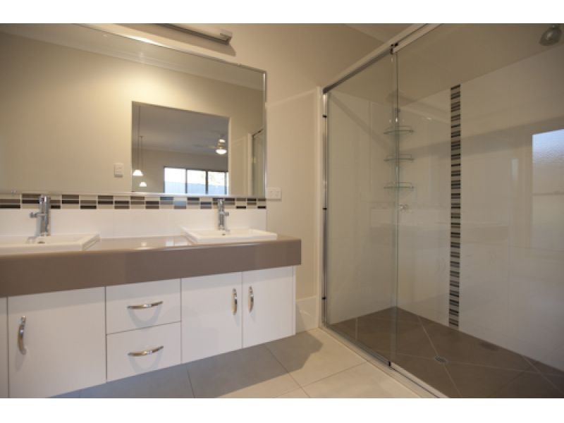 32 Directors Circuit, Jones Hill QLD 4570