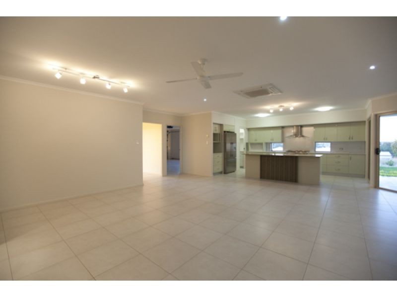 32 Directors Circuit, Jones Hill QLD 4570