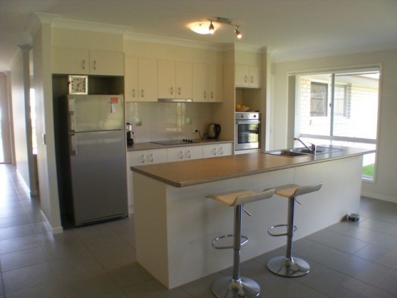 8 Principal Place, Jones Hill QLD 4570