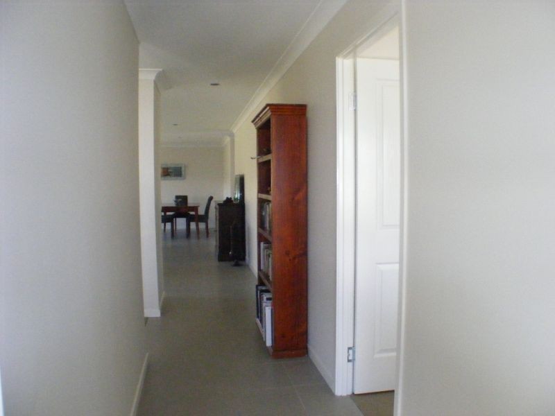 8 Principal Place, Jones Hill QLD 4570