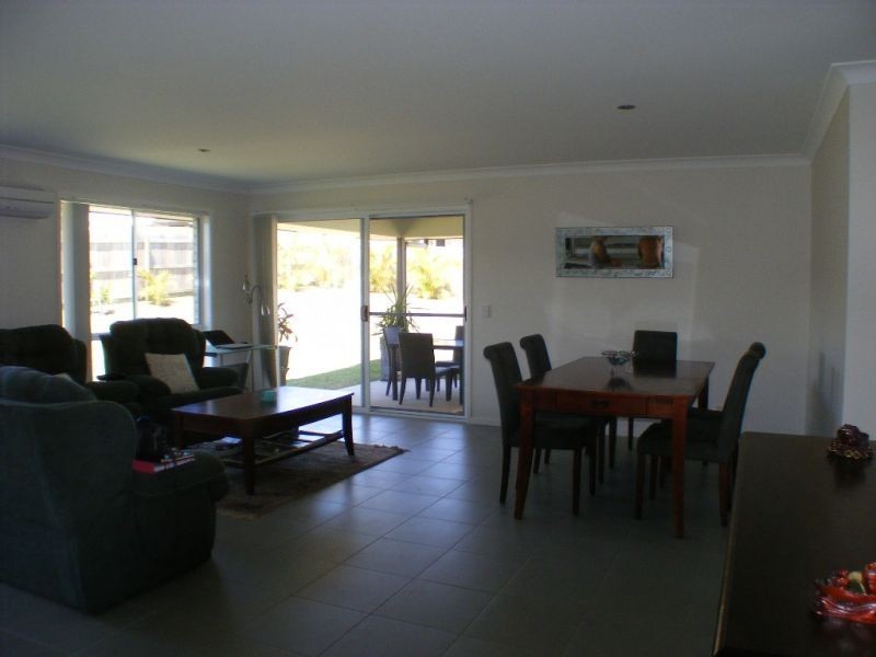 8 Principal Place, Jones Hill QLD 4570