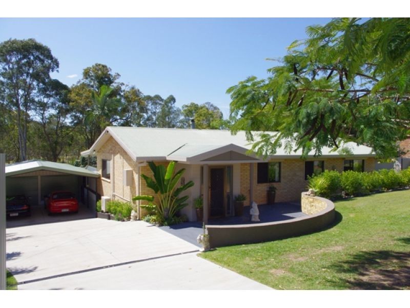 4 Emerald Drive, Southside QLD 4570