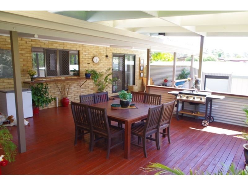 4 Emerald Drive, Southside QLD 4570