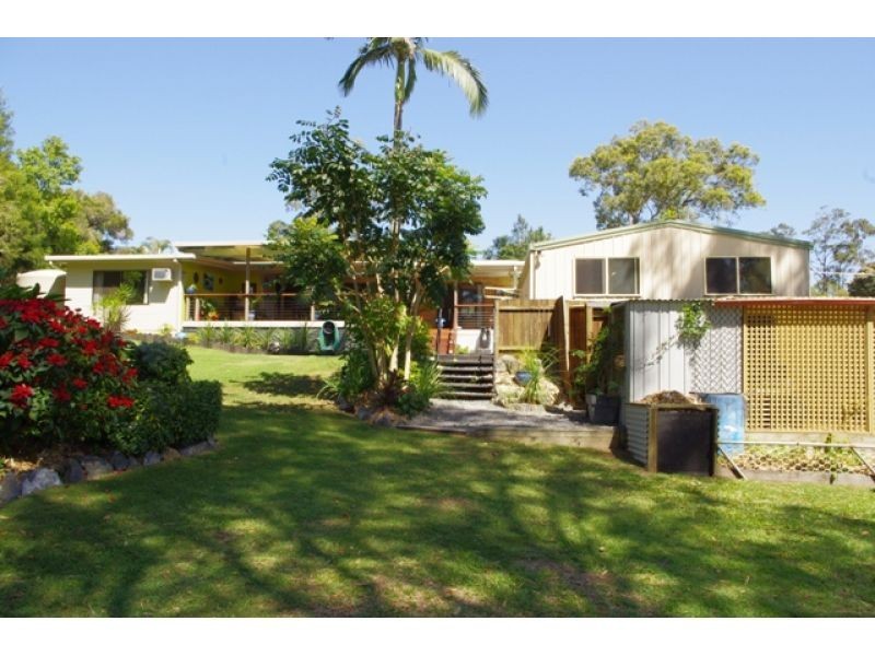 4 Emerald Drive, Southside QLD 4570