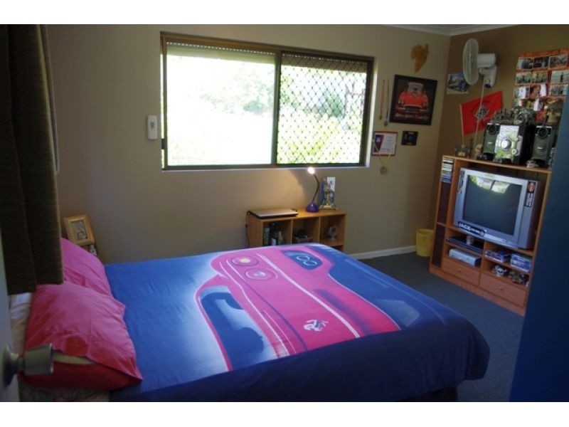 4 Emerald Drive, Southside QLD 4570