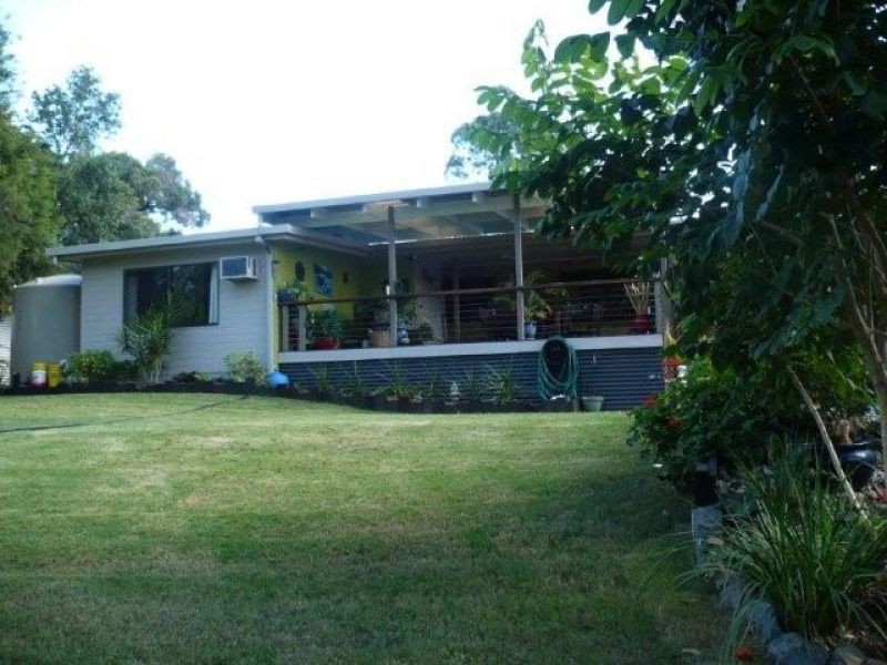 4 Emerald Drive, Southside QLD 4570