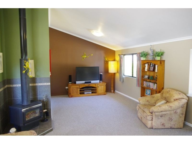 4 Emerald Drive, Southside QLD 4570
