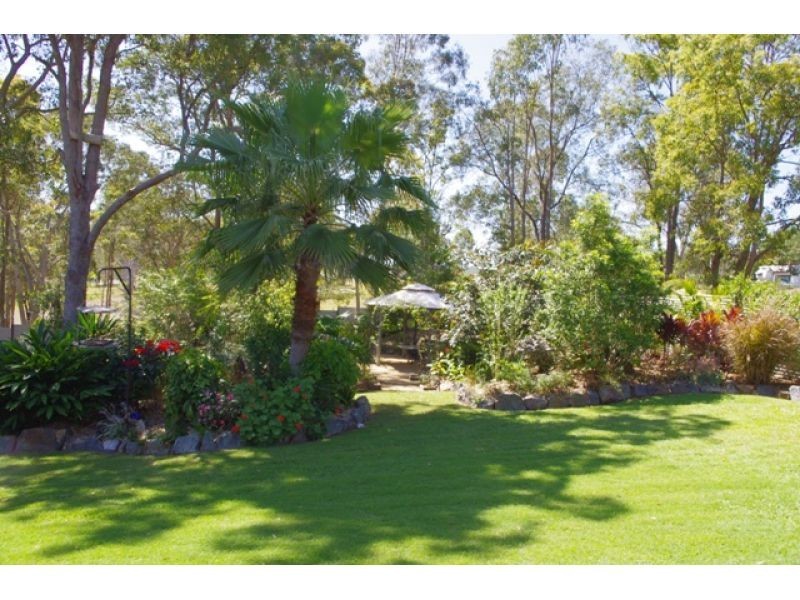 4 Emerald Drive, Southside QLD 4570