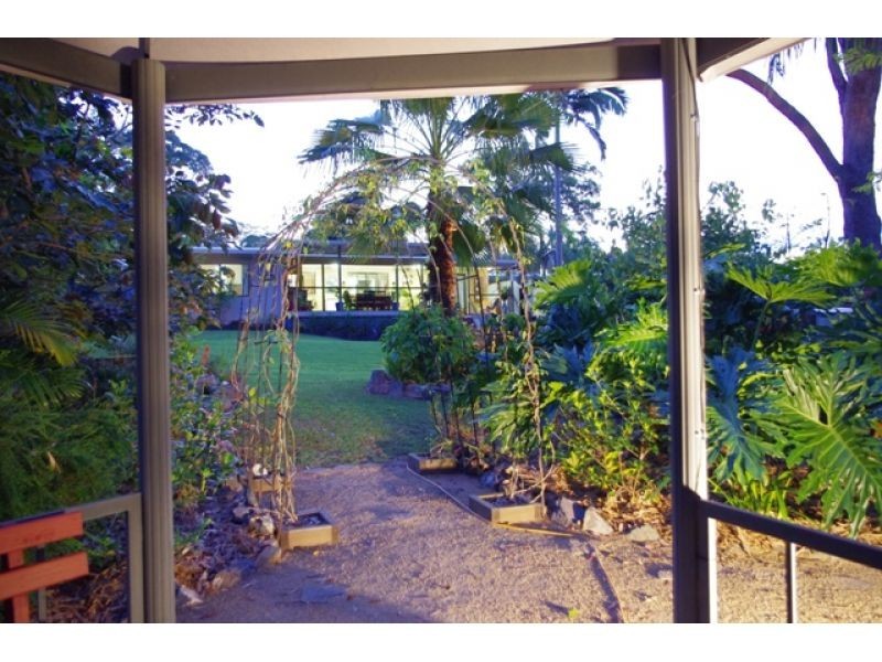 4 Emerald Drive, Southside QLD 4570