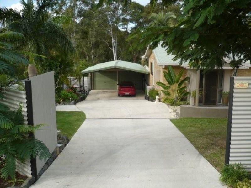 4 Emerald Drive, Southside QLD 4570