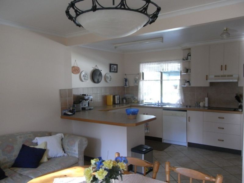 9 Heather Street, Southside QLD 4570