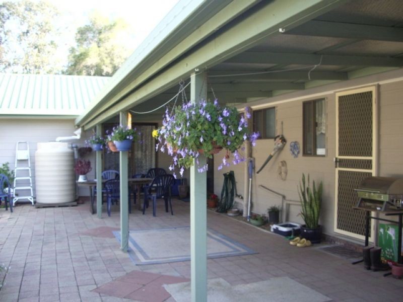 9 Heather Street, Southside QLD 4570