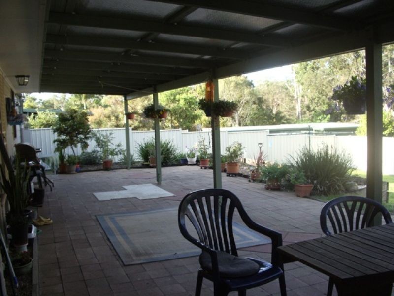 9 Heather Street, Southside QLD 4570