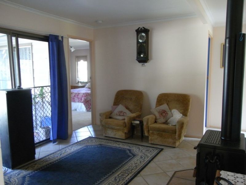 9 Heather Street, Southside QLD 4570