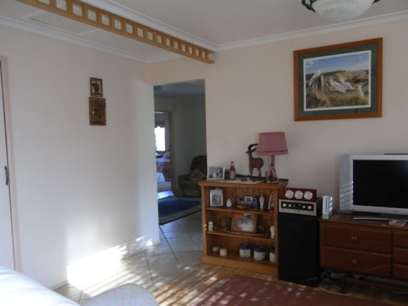 9 Heather Street, Southside QLD 4570