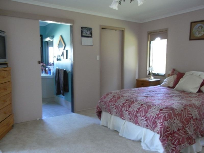 9 Heather Street, Southside QLD 4570