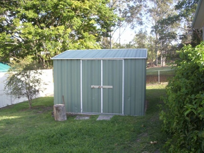 9 Heather Street, Southside QLD 4570