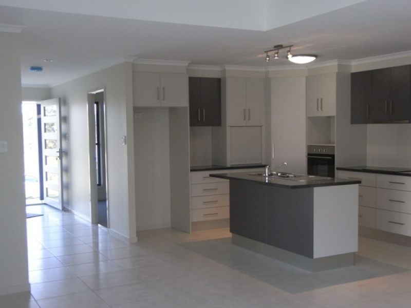 8 Eagle Hawk Drive, Southside QLD 4570