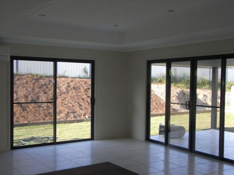 8 Eagle Hawk Drive, Southside QLD 4570