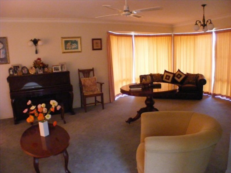 2 Ruby Court, Southside QLD 4570