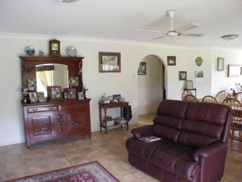 2 Ruby Court, Southside QLD 4570