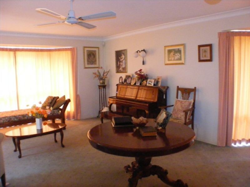 2 Ruby Court, Southside QLD 4570