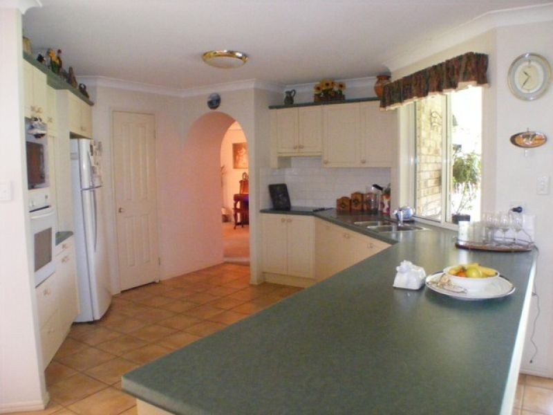 2 Ruby Court, Southside QLD 4570