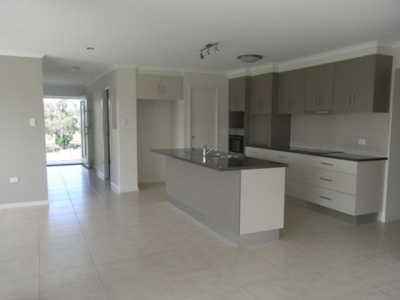 6 Eagle hawk Drive, Southside QLD 4570