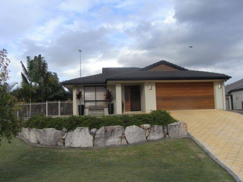 1 Greens Court, Southside QLD 4570