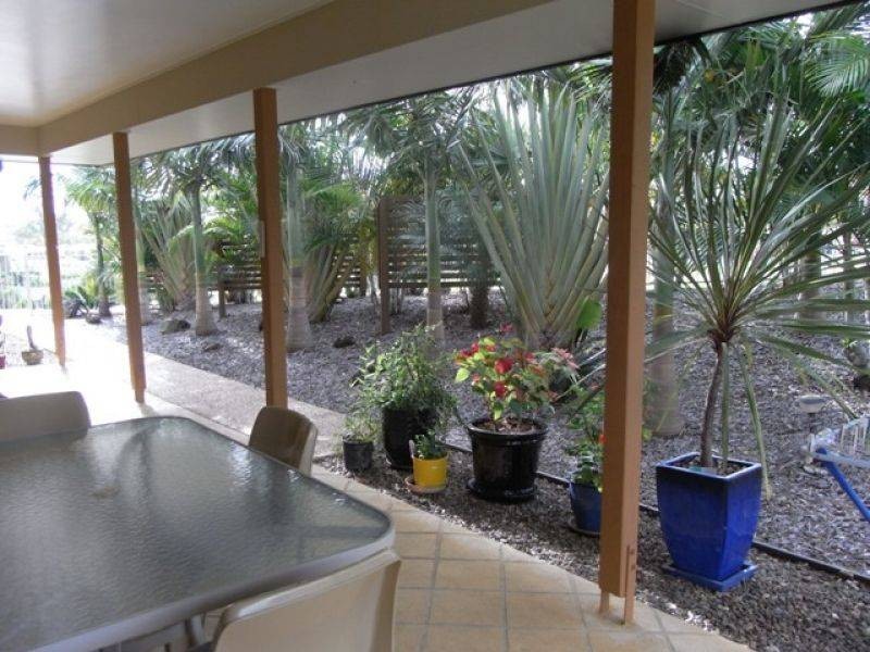 1 Greens Court, Southside QLD 4570