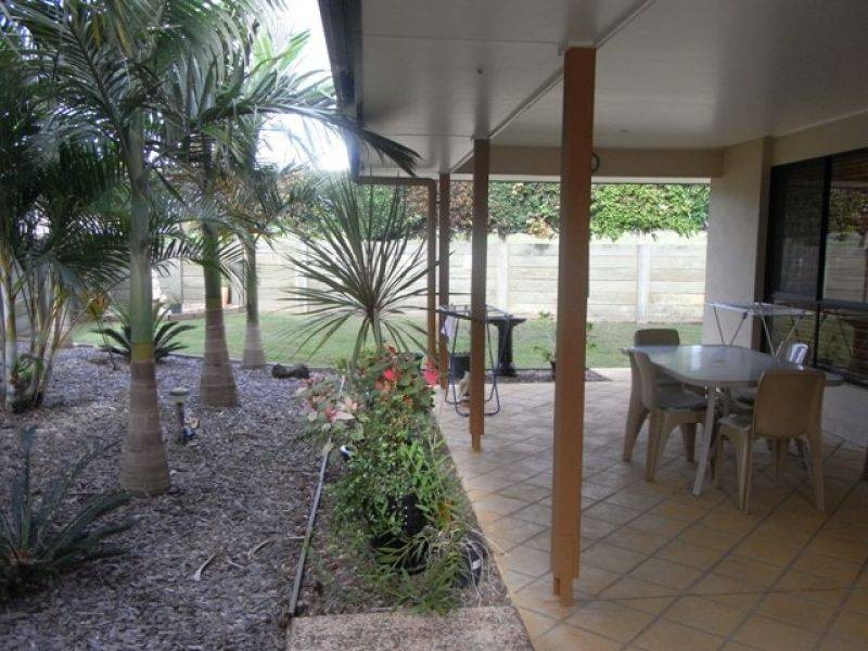 1 Greens Court, Southside QLD 4570