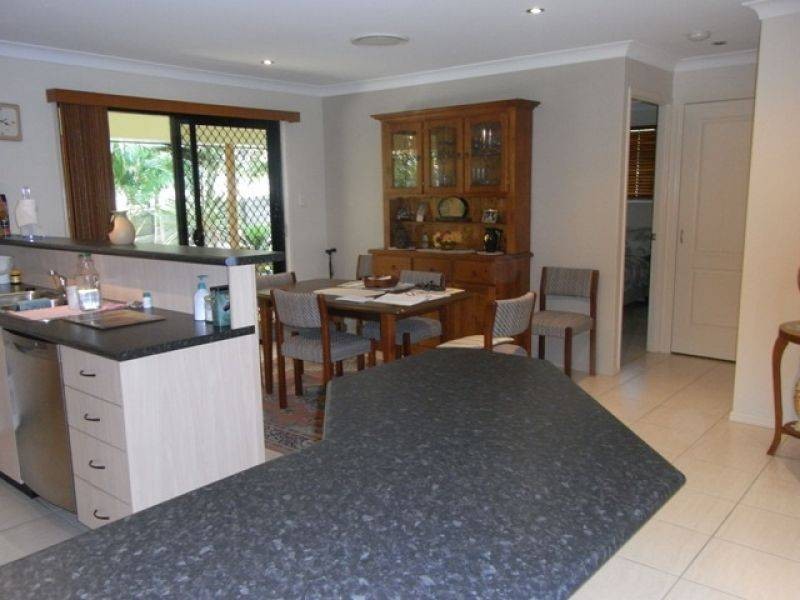 1 Greens Court, Southside QLD 4570