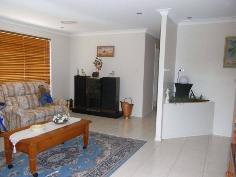 1 Greens Court, Southside QLD 4570