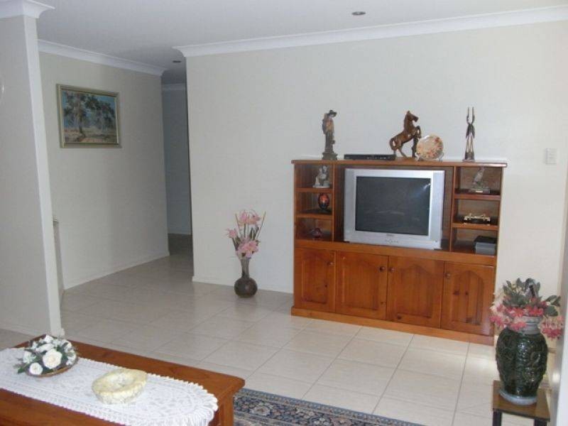 1 Greens Court, Southside QLD 4570