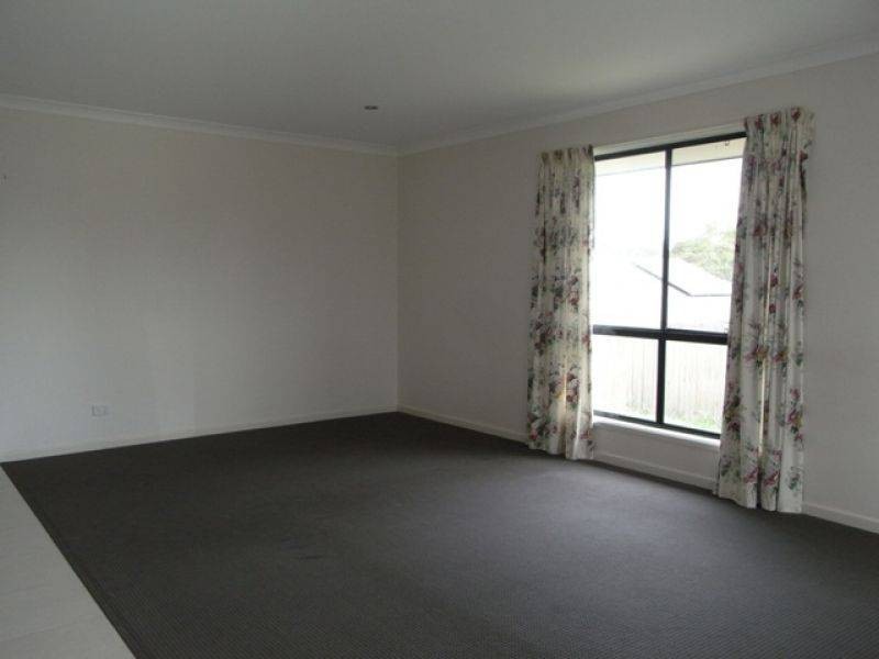 4 Principal Place, Jones Hill QLD 4570